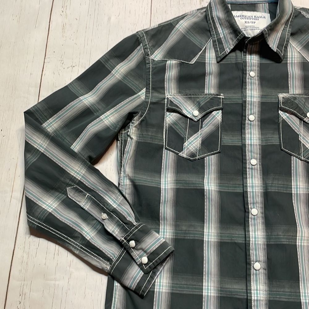 American Eagle women’s western style snap front long sleeve shirt. Size XS - Picture 3 of 9